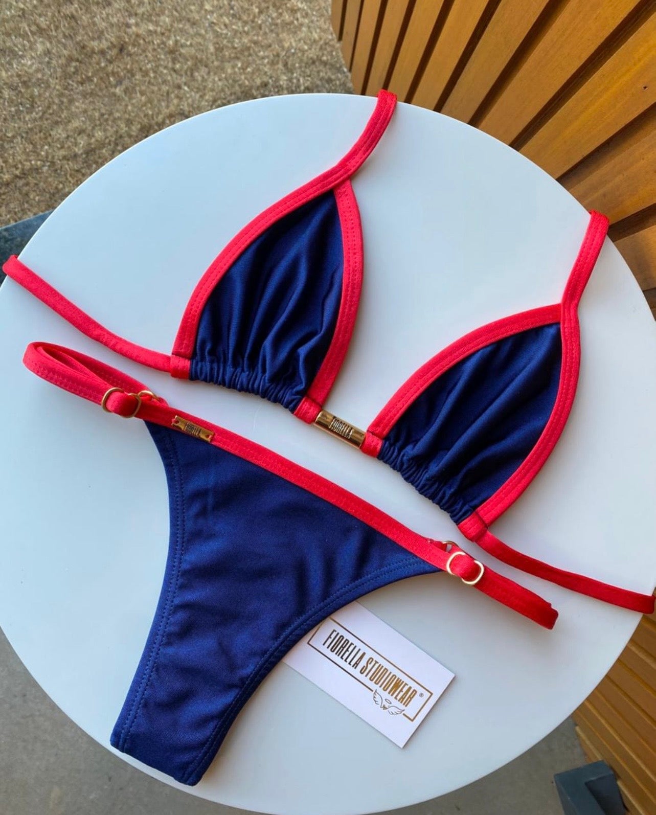 BIQUÍNI ANITTA GLOW AZUL MARINHO/ VERMELHO
