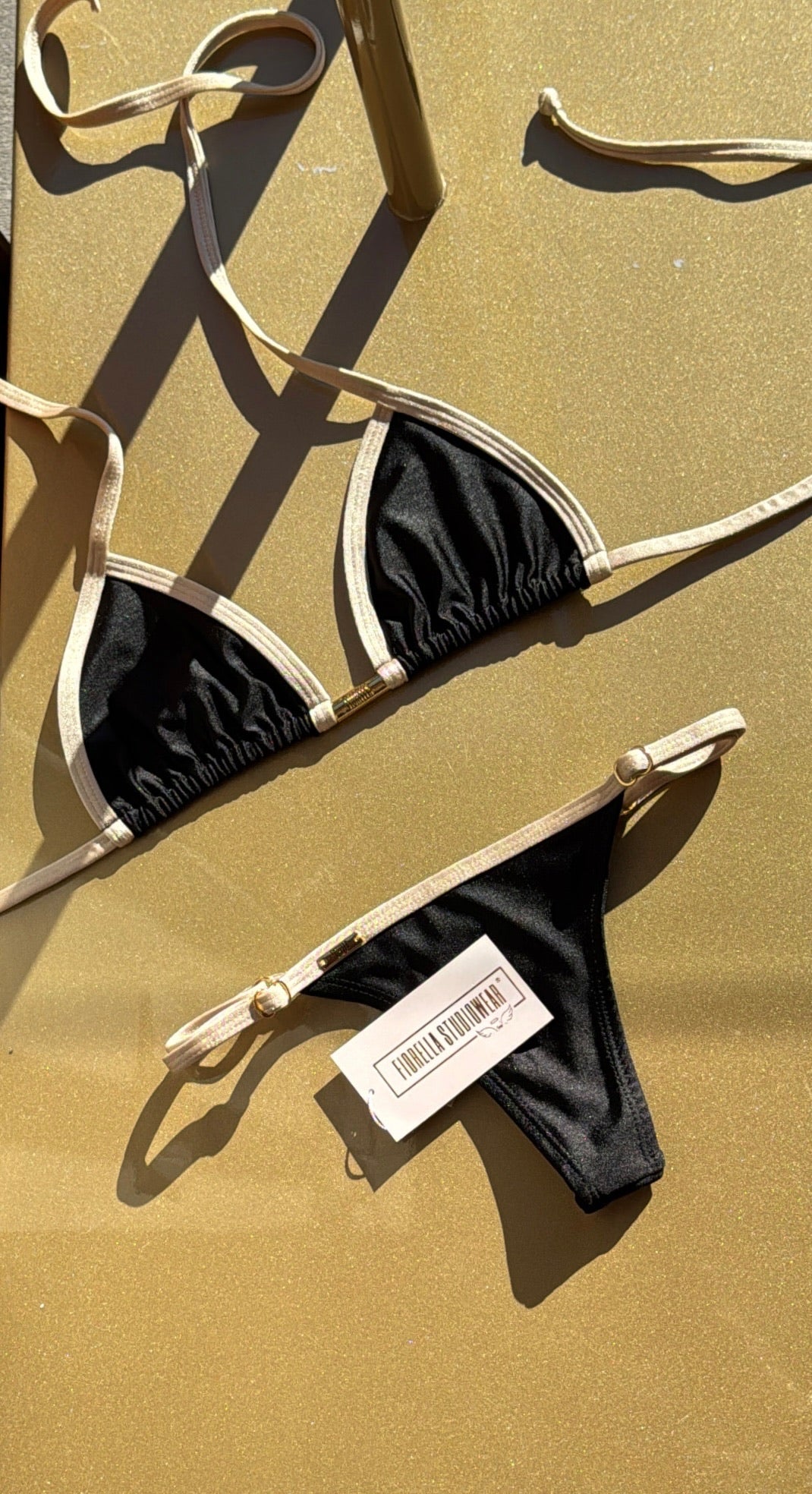 BIQUÍNI ANITTA GLOW PRETO / DOURADO