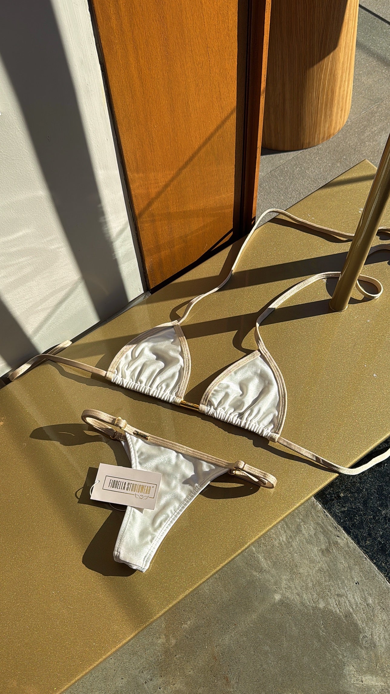 BIQUÍNI ANITTA GLOW OFF WHITE / DOURADO