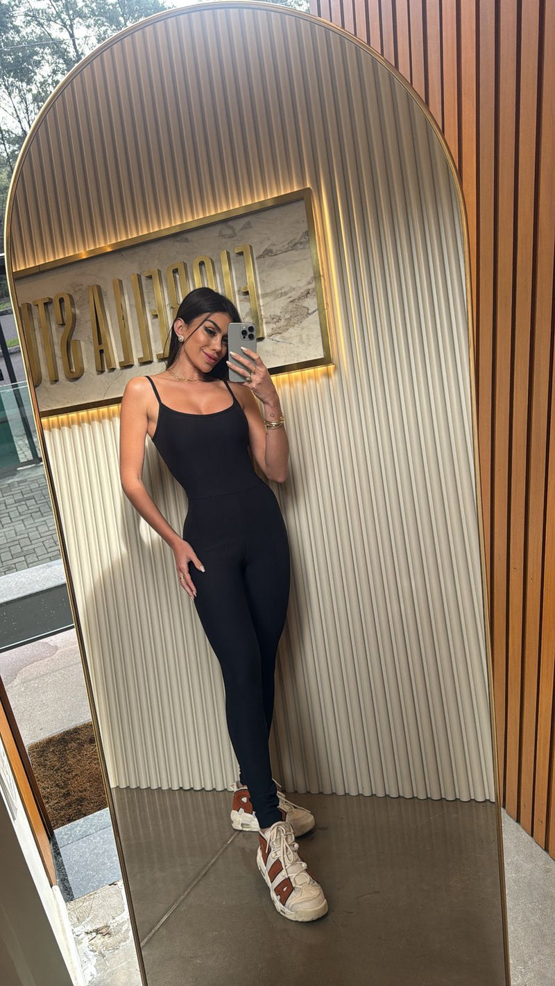 MACACÃO SERENA CANELADO PRETO