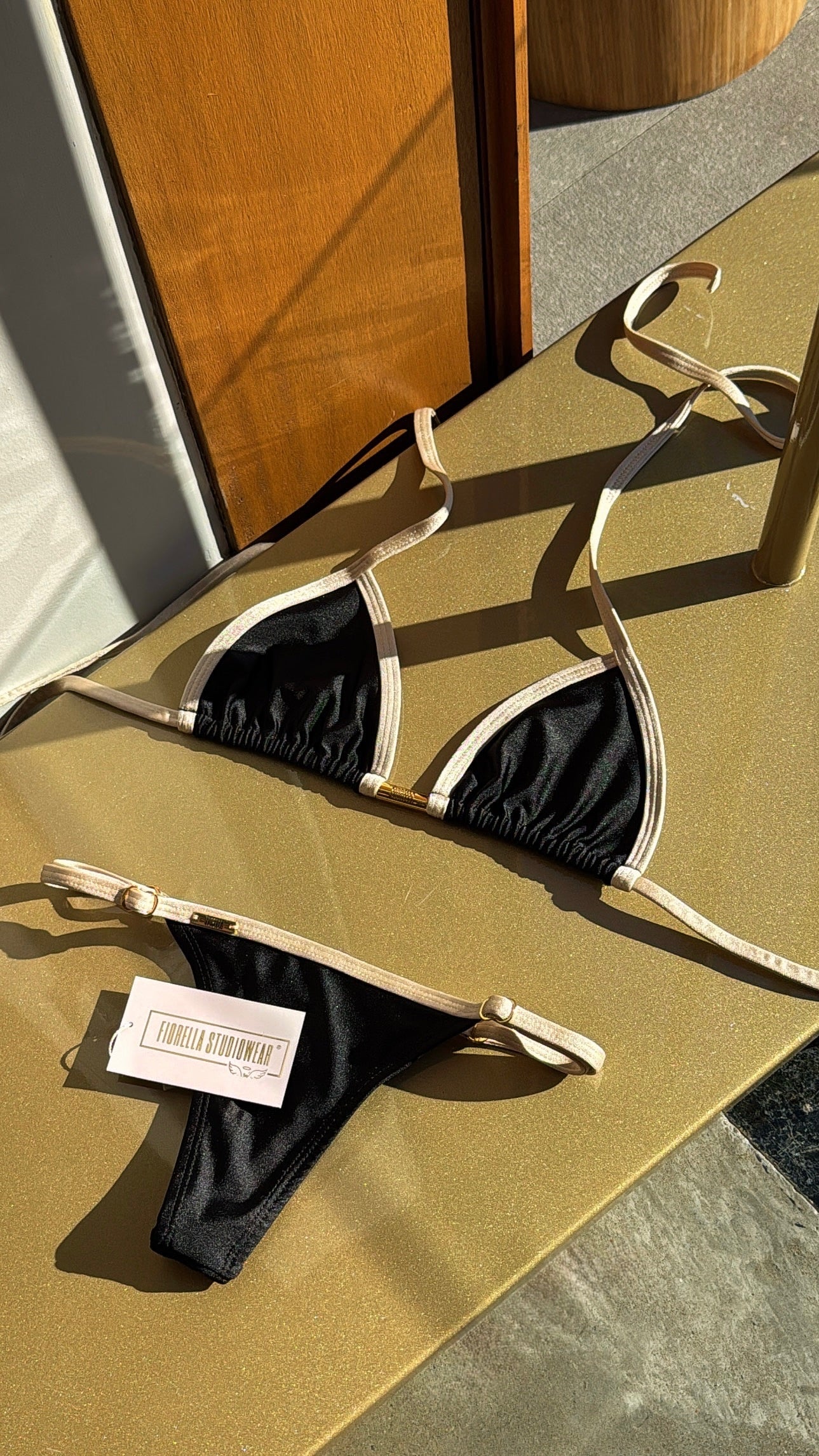 BIQUÍNI ANITTA GLOW PRETO / DOURADO