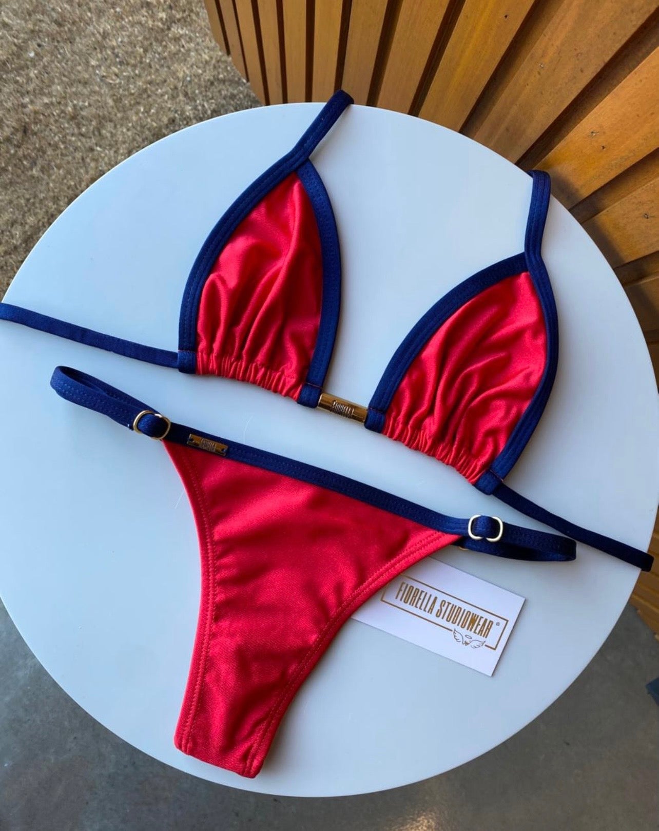 BIQUÍNI ANITTA GLOW VERMELHO/ AZUL MARINHO